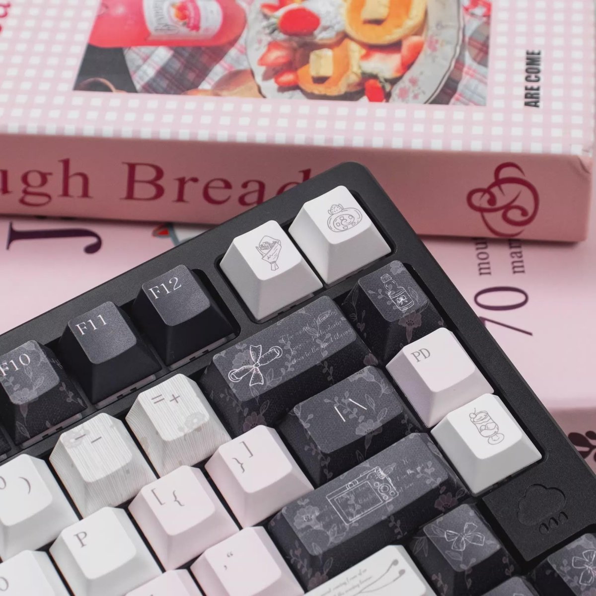 Cute Black Veil Pink Cheeks Keycap Set